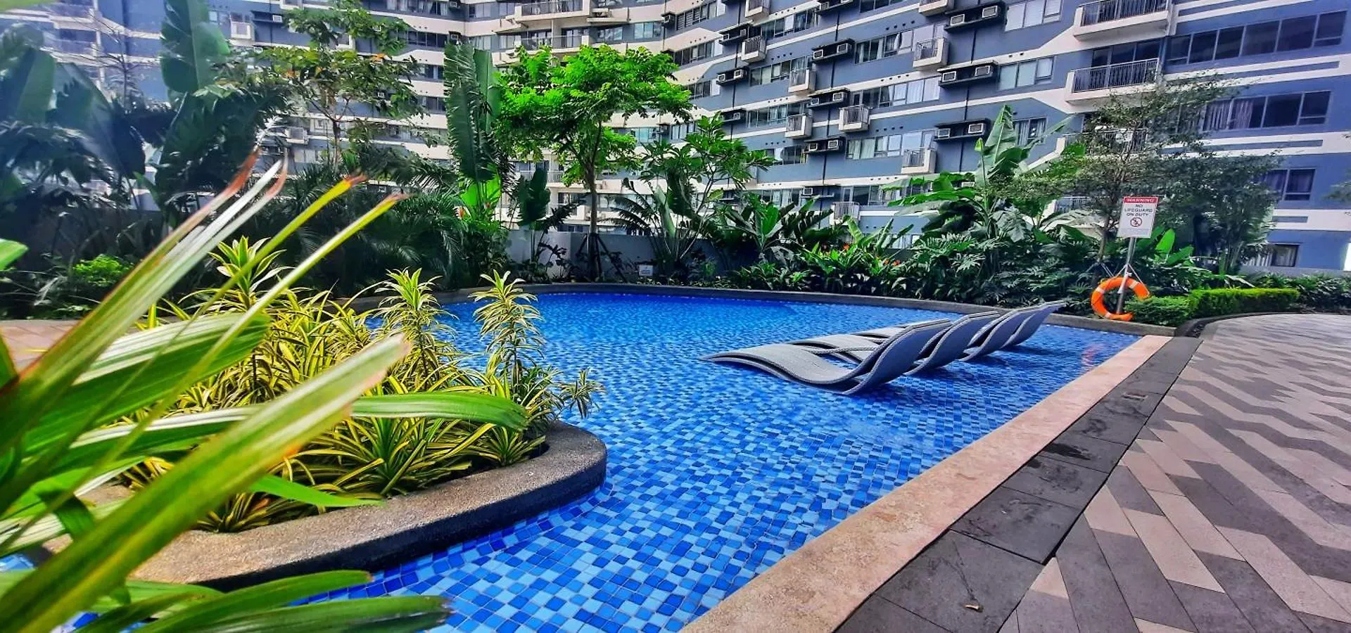 City Skyline View 53F-Air Residences Manila 0*,