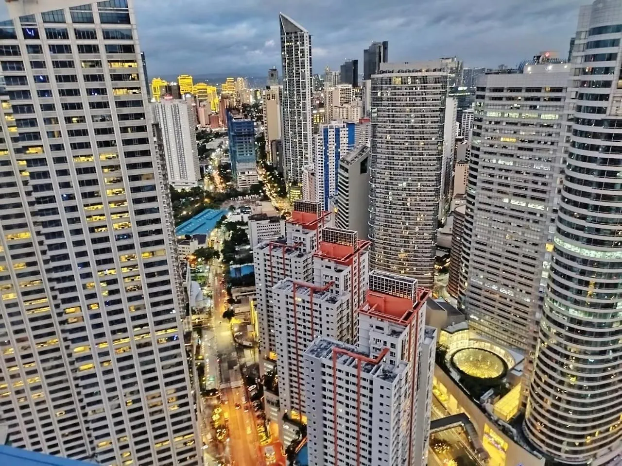 City Skyline View 53F-Air Residences Manila 0*,  Philippines