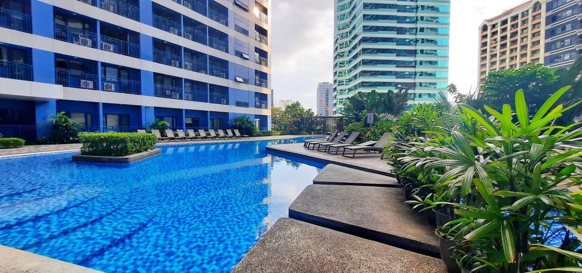 City Skyline View 53F-Air Residences Manila Aparthotel